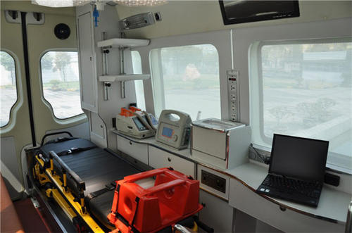 宿松县救护车内部